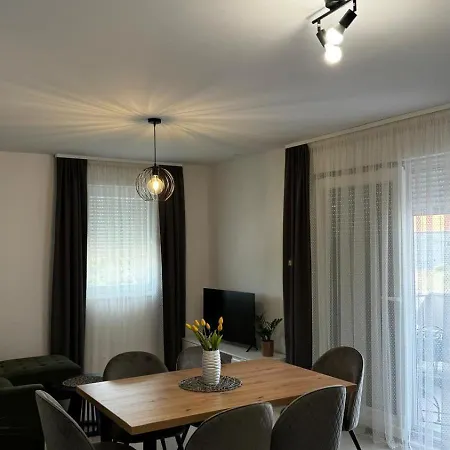Nino Apartament *